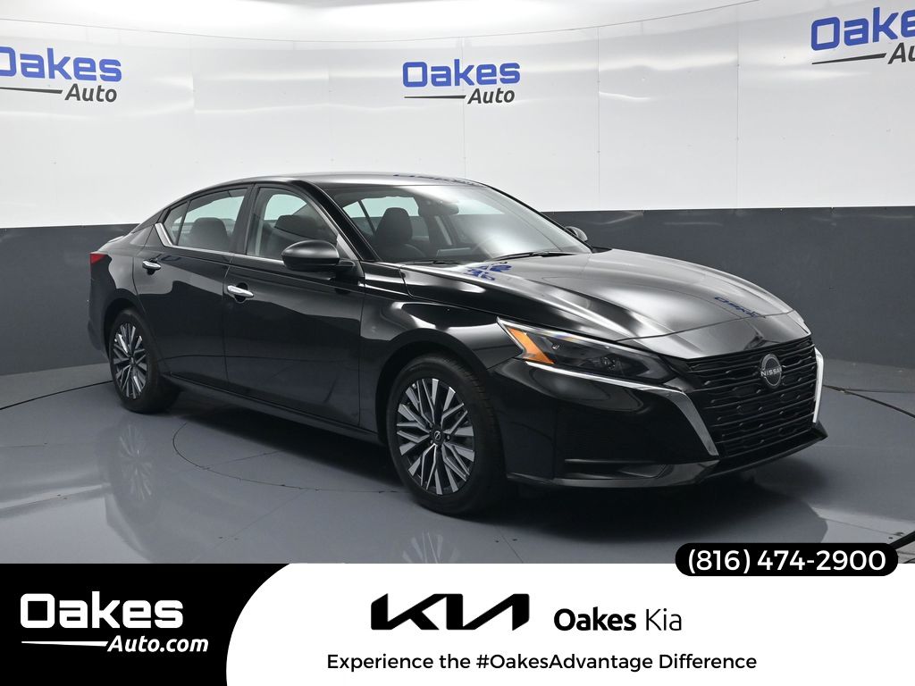 Super Black Clearcoat 2025 Nissan Altima Sedan Front-Wheel Drive Continuously Variable Transmission