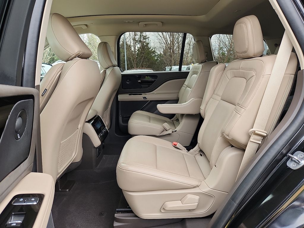 Thumbnail: 2021 Lincoln Aviator - 11