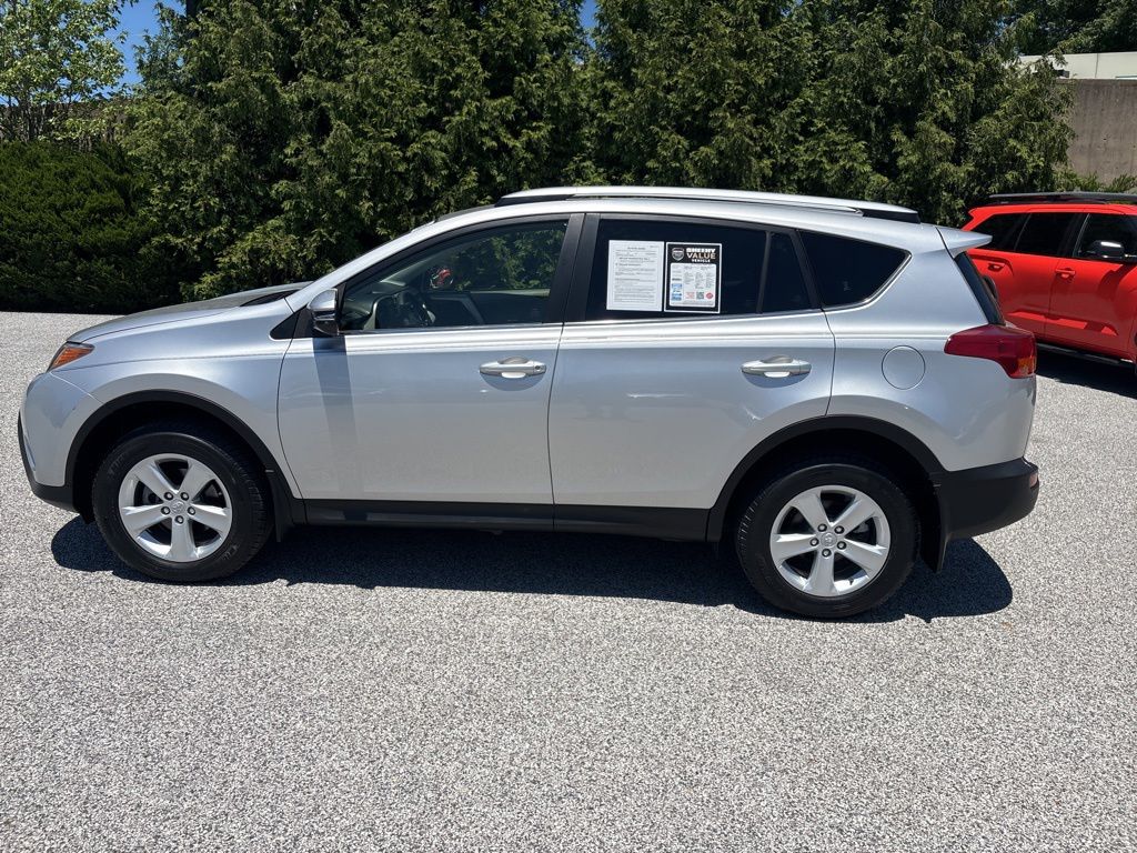 Used 2013 Silver Toyota XLE image 7