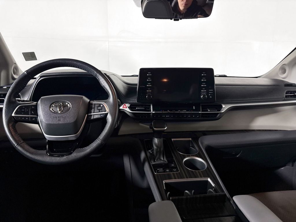 2023 Toyota Sienna Limited