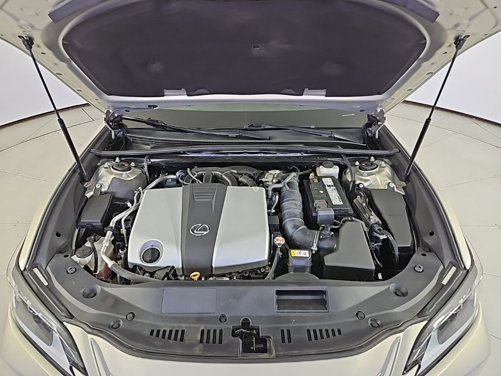 Thumbnail: 2019 Lexus ES - 6