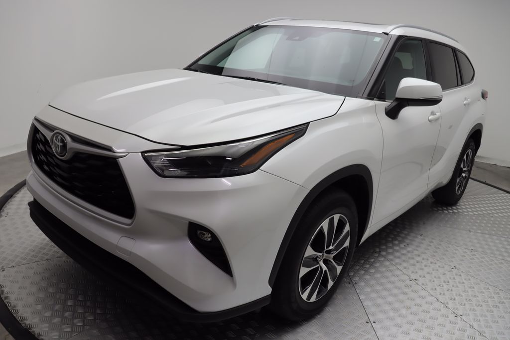 2024 Toyota Highlander XLE 2