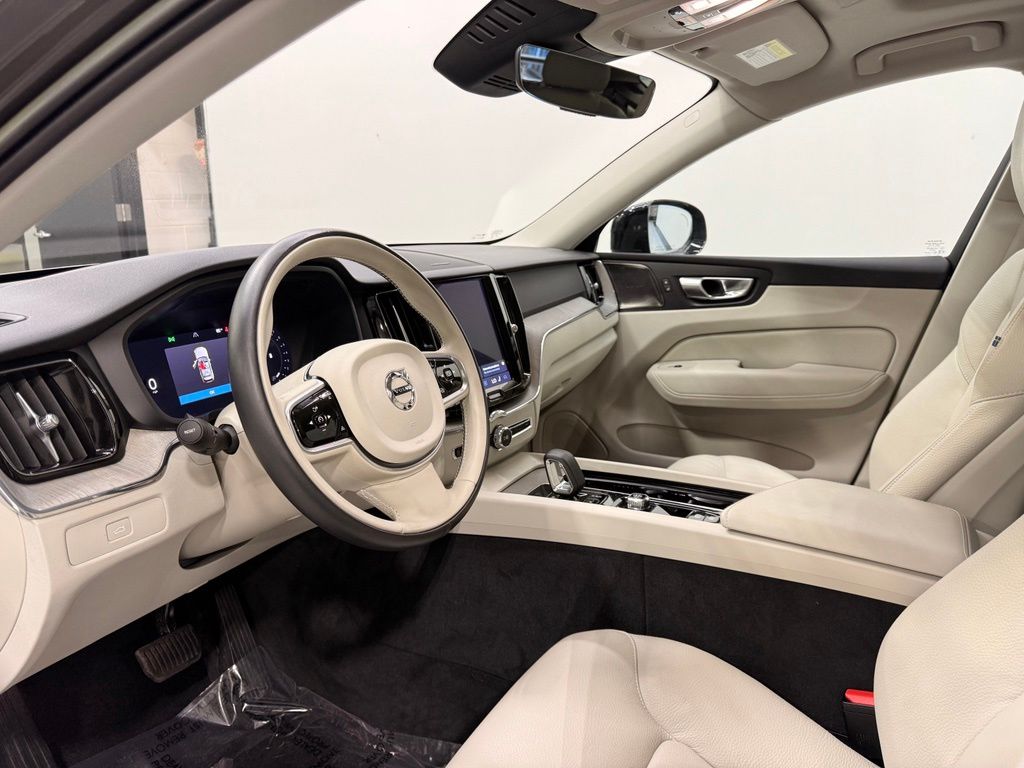 Thumbnail: 2023 Volvo XC60 - 11