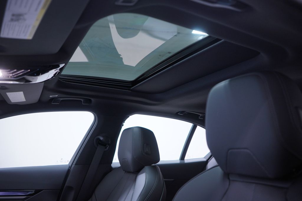 Thumbnail: 2026 BMW i5 - 8