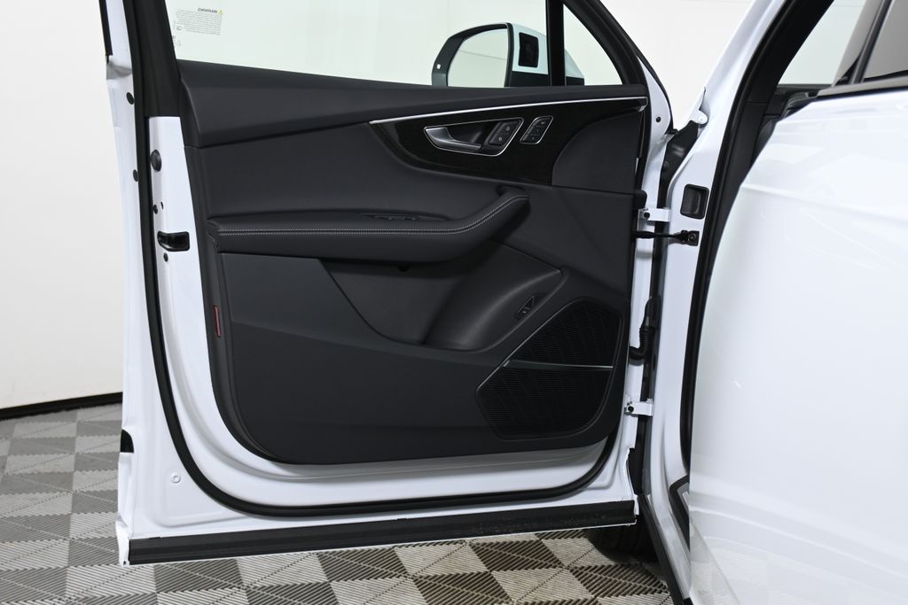 Thumbnail: 2026 Audi Q7 - 22