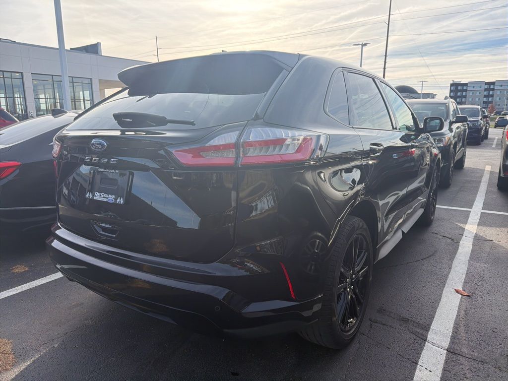 Thumbnail: 2023 Ford Edge - 3