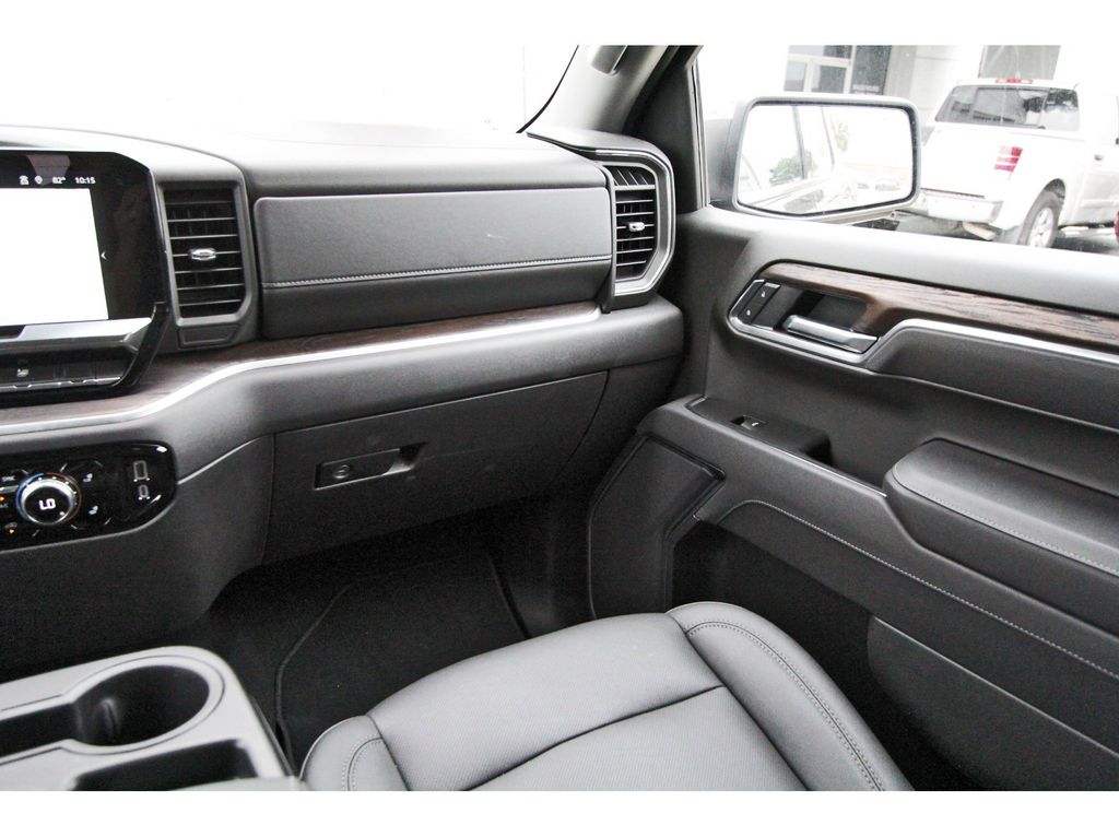 2025 GMC Sierra 1500 SLT - 9