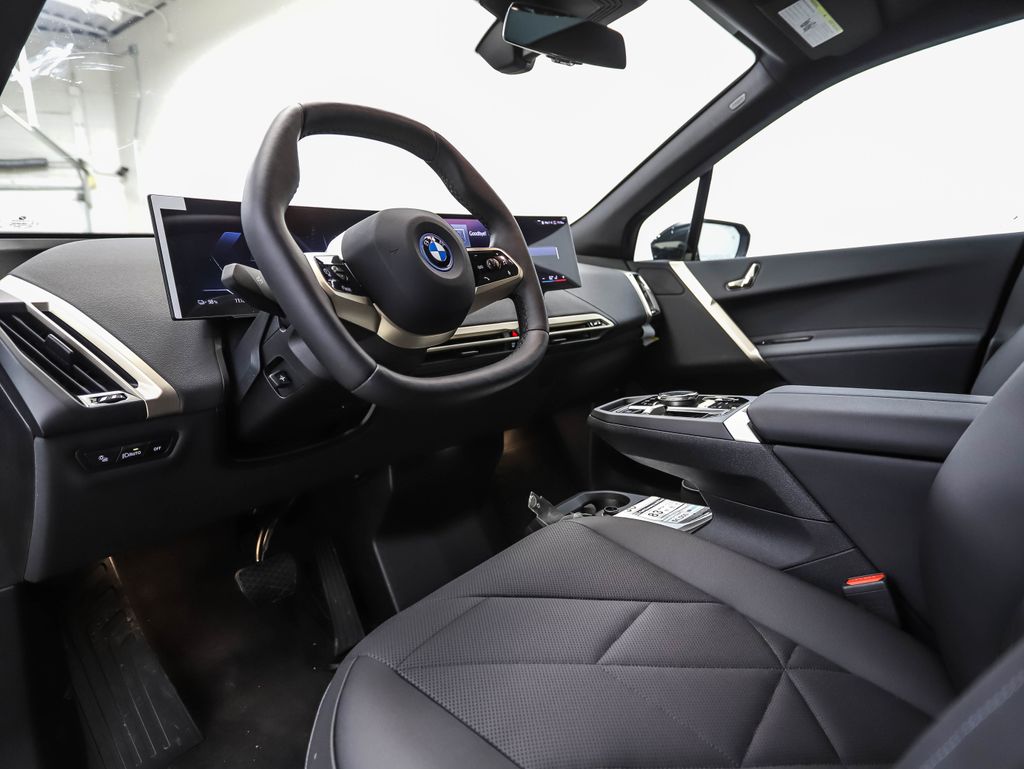 2025 BMW iX xDrive50 10