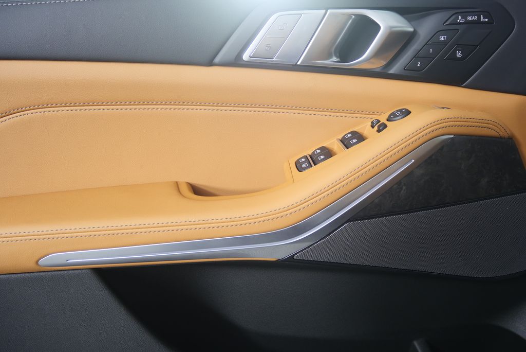 Thumbnail: 2026 BMW X7 - 8