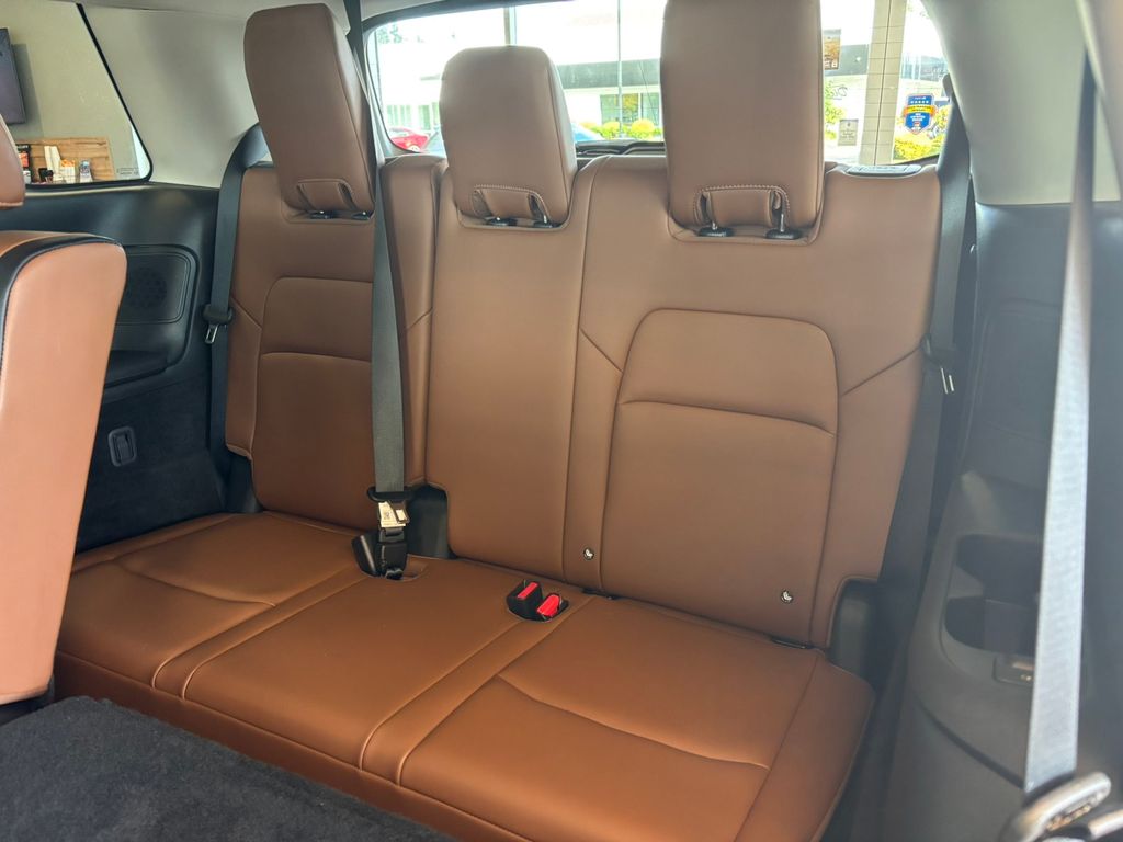 2025 Nissan Pathfinder Platinum