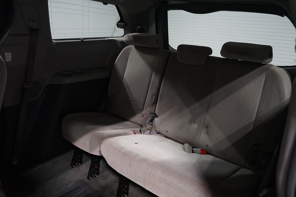Thumbnail: 2017 Toyota Sienna - 24