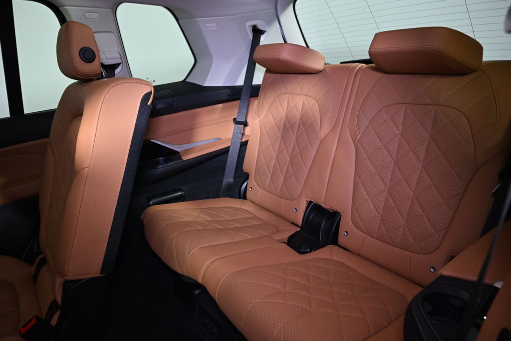 Thumbnail: 2024 BMW X7 - 26