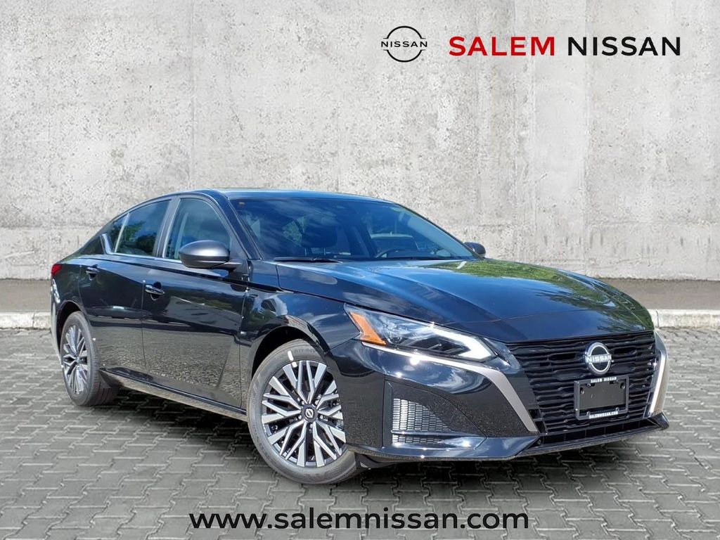Super Black Clearcoat 2026 Nissan Altima Sedan All-Wheel Drive Continuously Variable Transmission