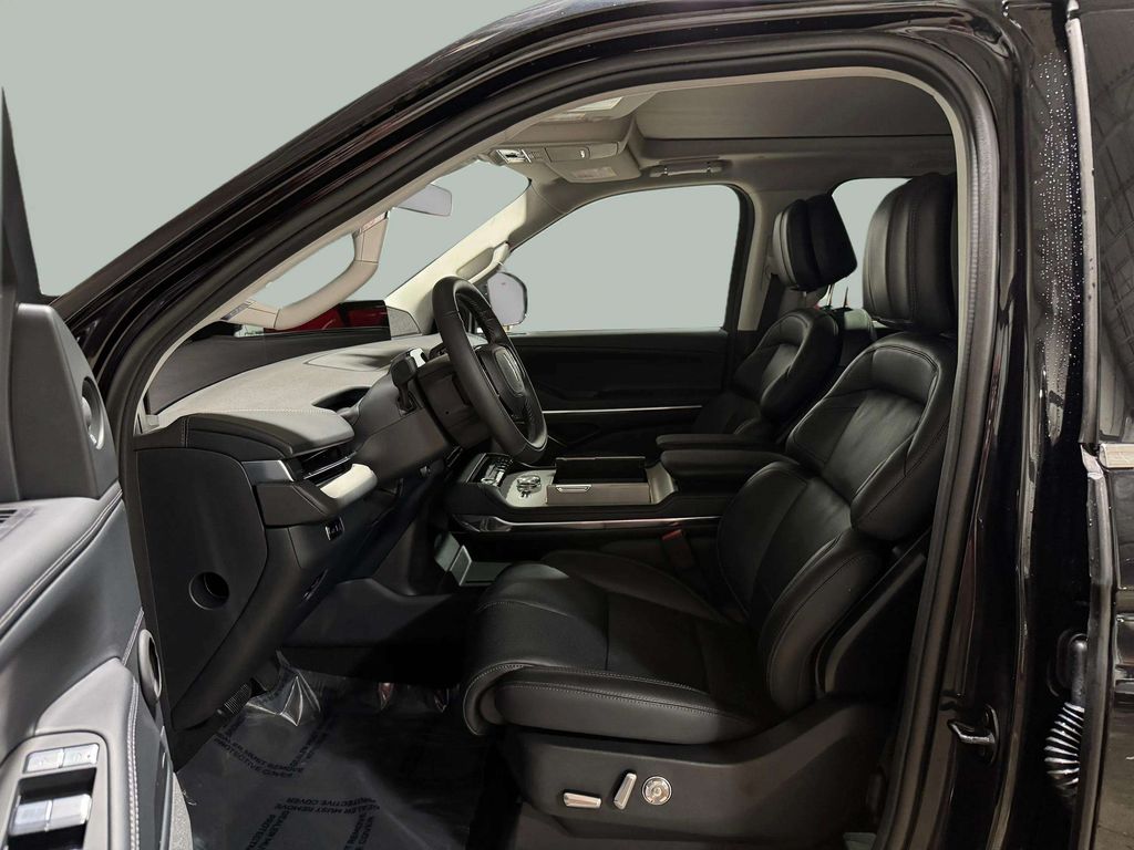 Certified Used 2025 Infinite Black Metallic Clearcoat Lincoln Reserve image 5