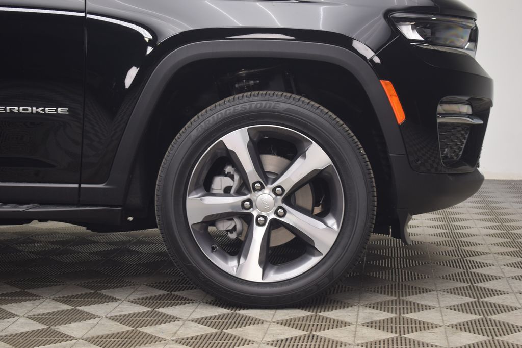 new 2025 Jeep Grand Cherokee car, priced at $47,093