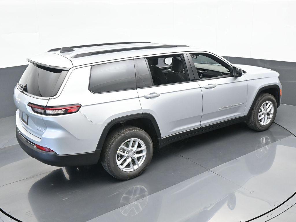 Used 2024 Silver Zynith Jeep Laredo image 43