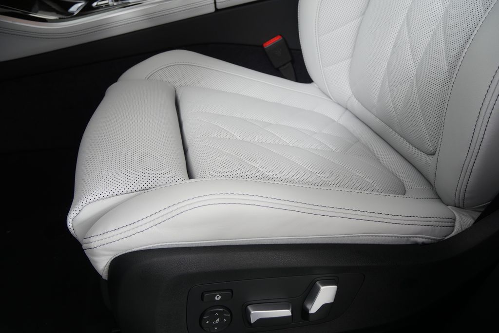 Thumbnail: 2026 BMW X5 - 9