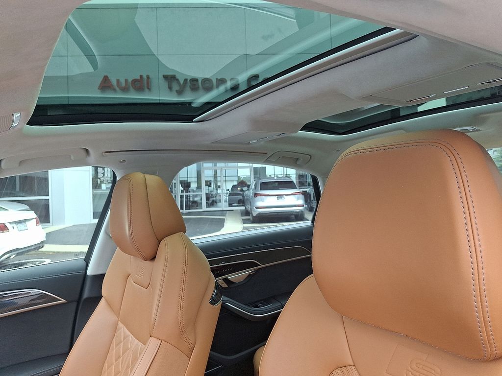 Thumbnail: 2022 Audi S8 - 14