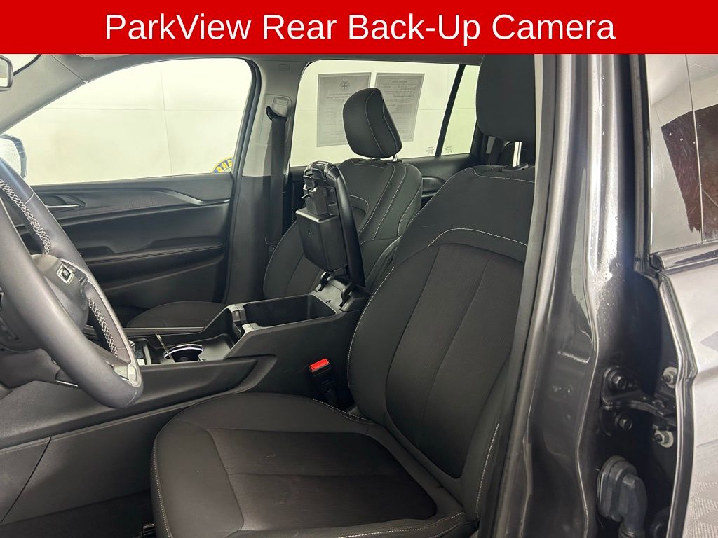 Used 2023 Gray Jeep Laredo image 11