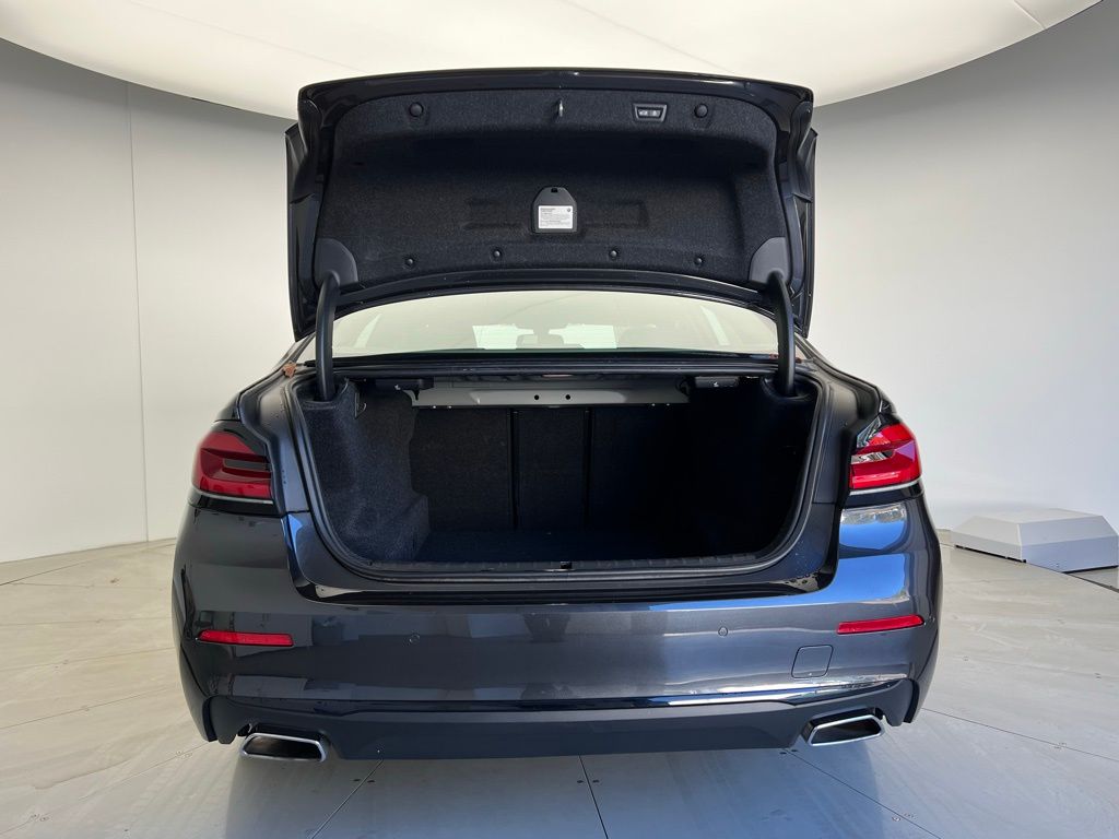 Thumbnail: 2021 BMW 5 Series - 5