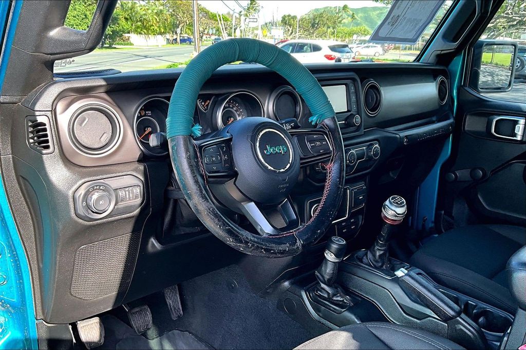 Used 2020 Teal Jeep Unlimited Sport image 13