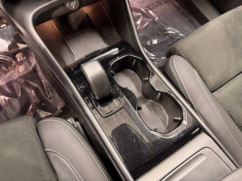 Thumbnail: 2023 Volvo XC40 - 18