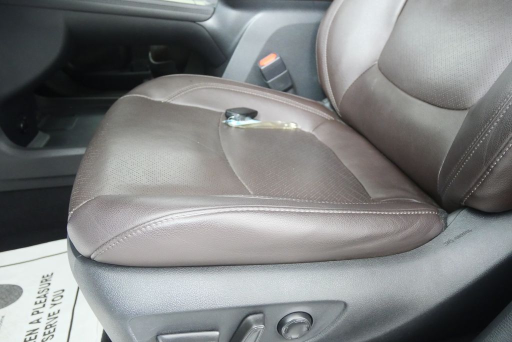 Thumbnail: 2022 Toyota Sienna - 10