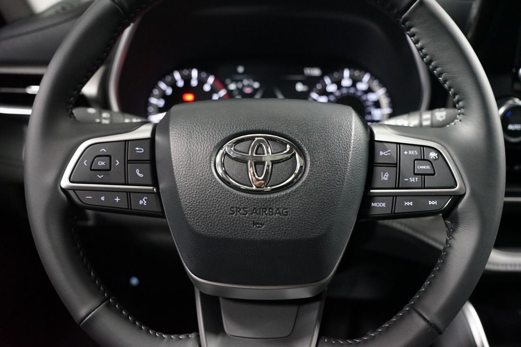 Thumbnail: 2026 Toyota Highlander - 12
