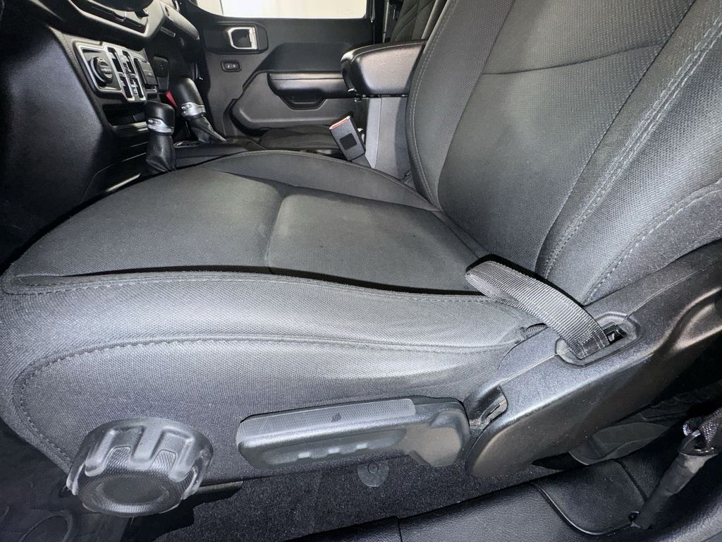 2020 Jeep Gladiator Sport photo 12