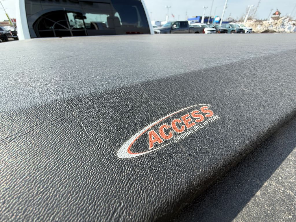 Used 2018 White Ram Laramie image 31