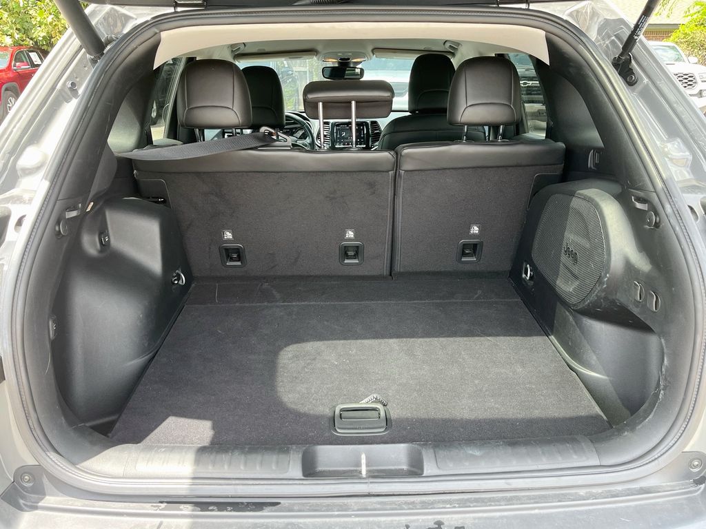 Used 2019 Gray Jeep Limited image 26