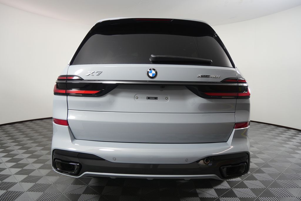 Thumbnail: 2026 BMW X7 - 4