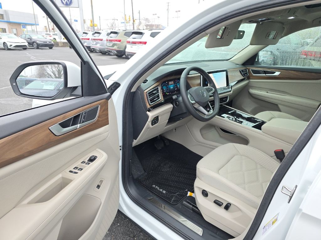 2026 Volkswagen Atlas 2.0T SE w/Technology White/off-white at Sutliff Volkswagen