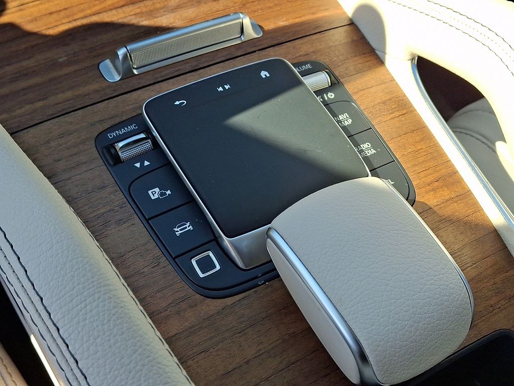 Thumbnail: 2025 Mercedes-Benz GLE - 16