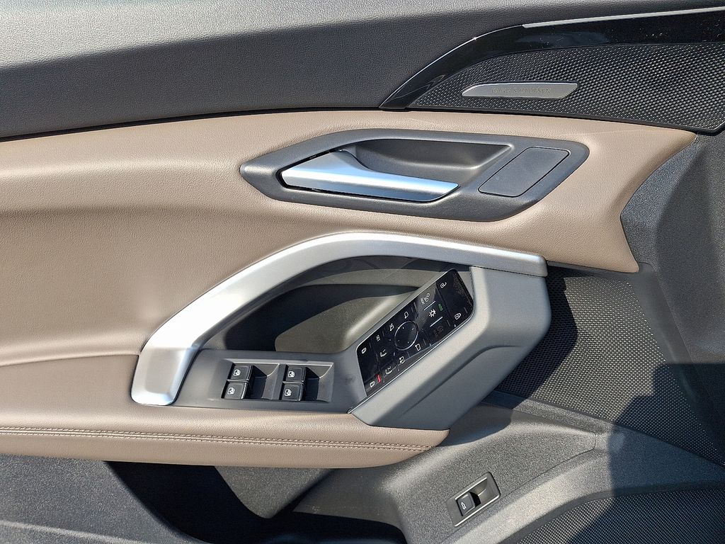 Thumbnail: 2025 Audi Q5 - 10