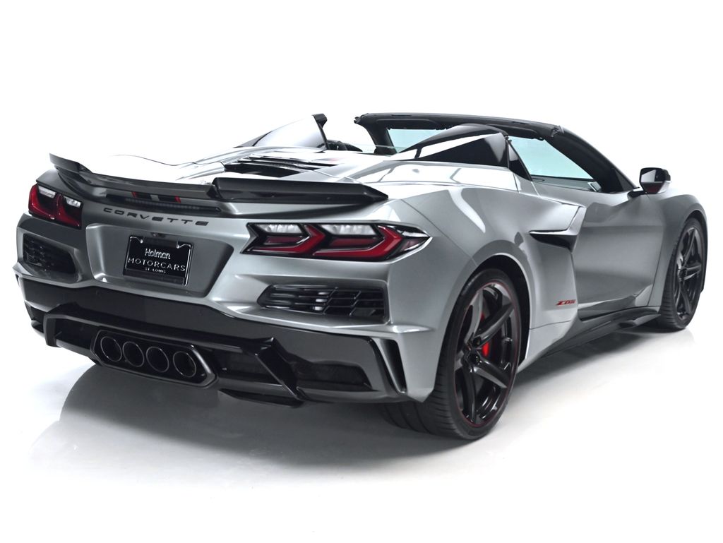 Used 2024 Gray Chevrolet Z06 image 7