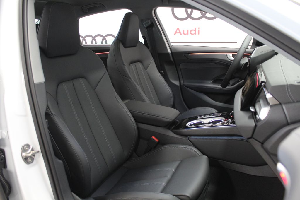 Thumbnail: 2026 Audi A6 - 32