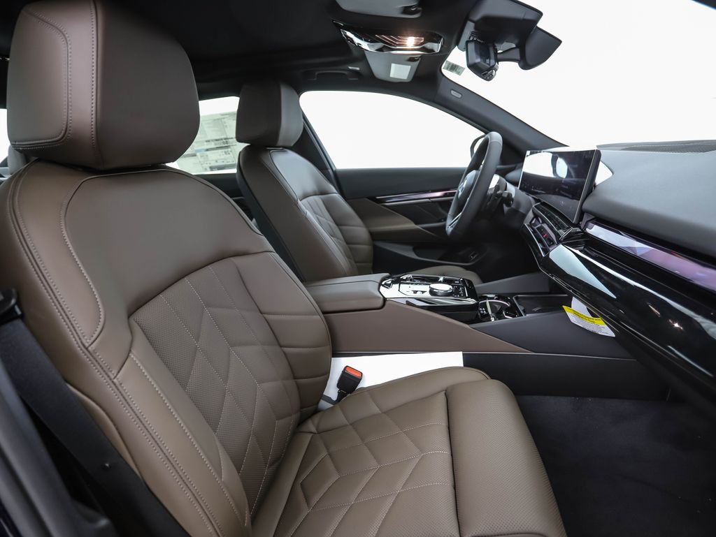 Thumbnail: 2027 BMW 5 Series - 31