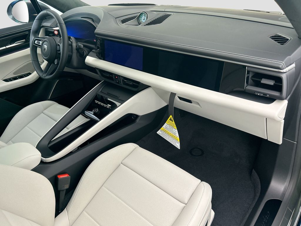 Thumbnail: 2026 Porsche Macan - 19