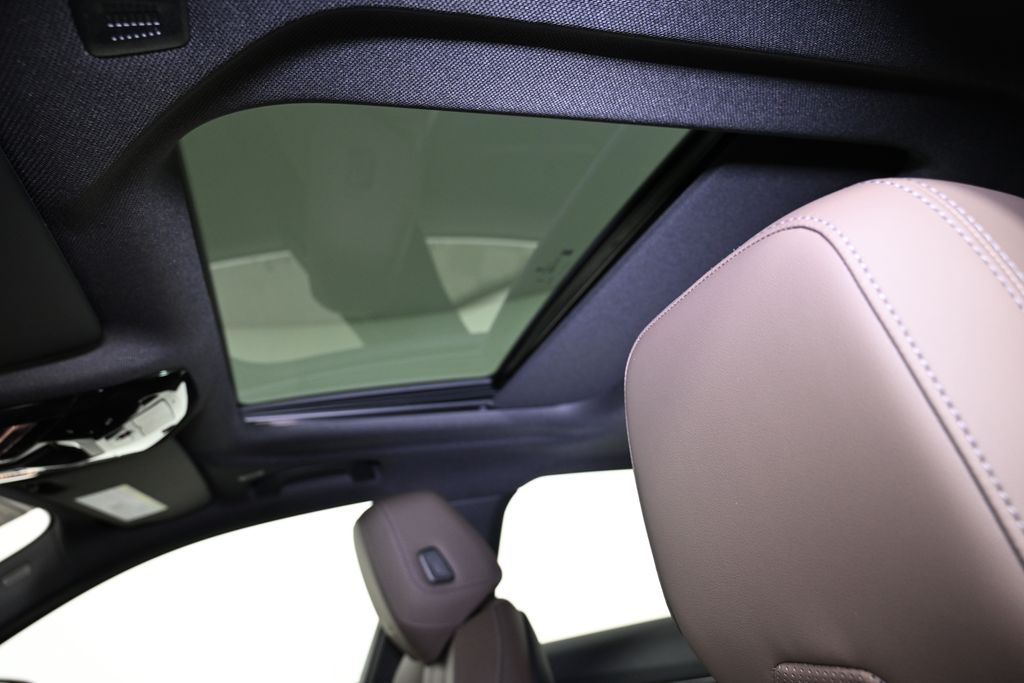 Thumbnail: 2025 BMW 5 Series - 20