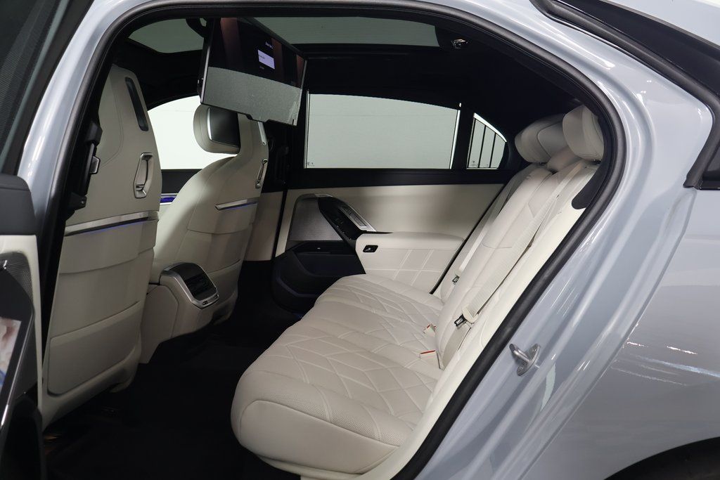 2025 BMW 7 Series 750e xDrive 6