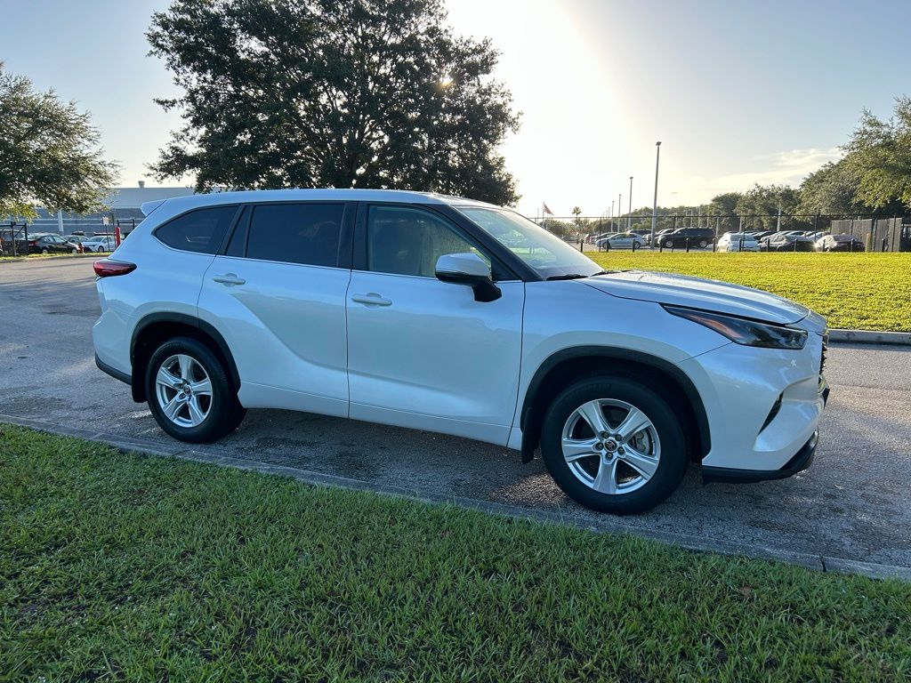 Thumbnail: 2023 Toyota Highlander - 7