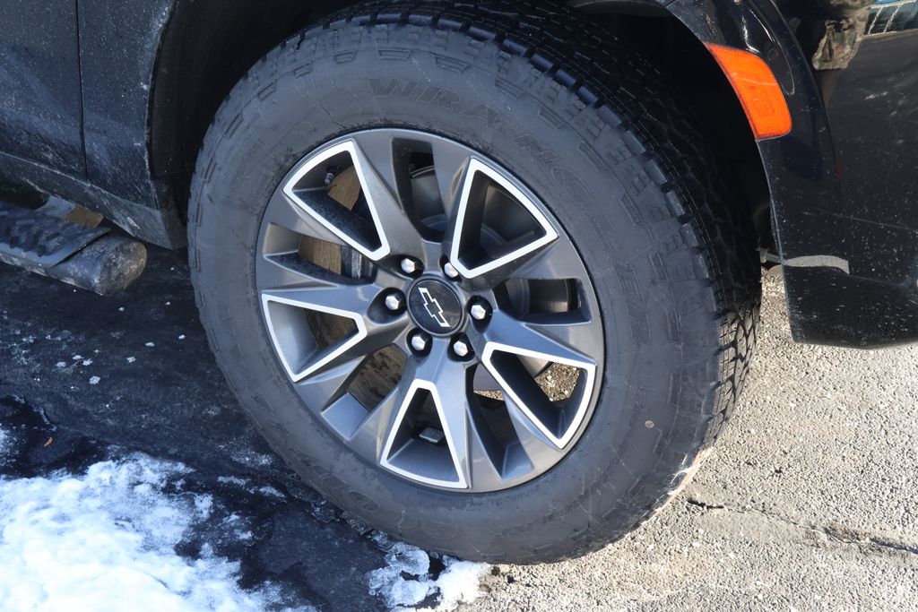 Thumbnail: 2023 Chevrolet Tahoe - 5