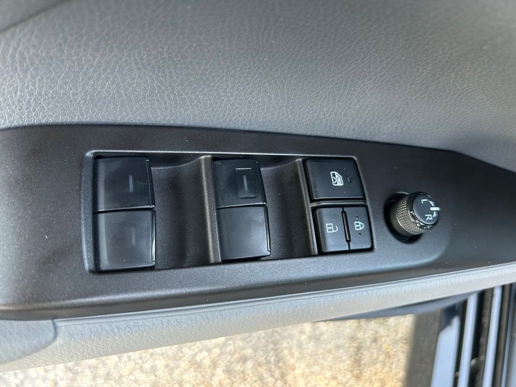 Thumbnail: 2023 Toyota Camry - 17