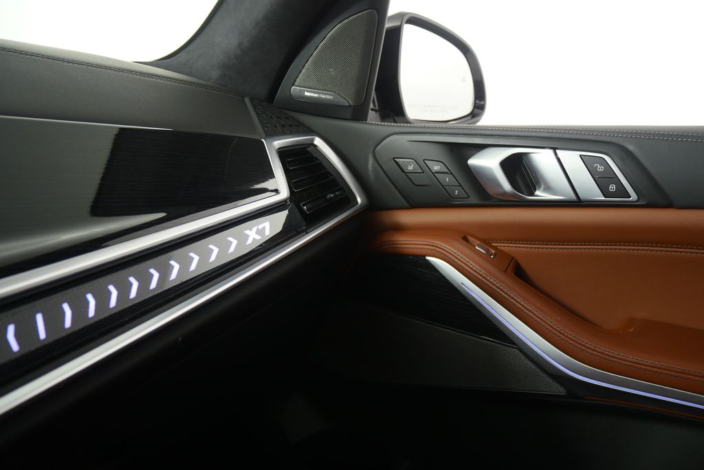 Thumbnail: 2024 BMW X7 - 31