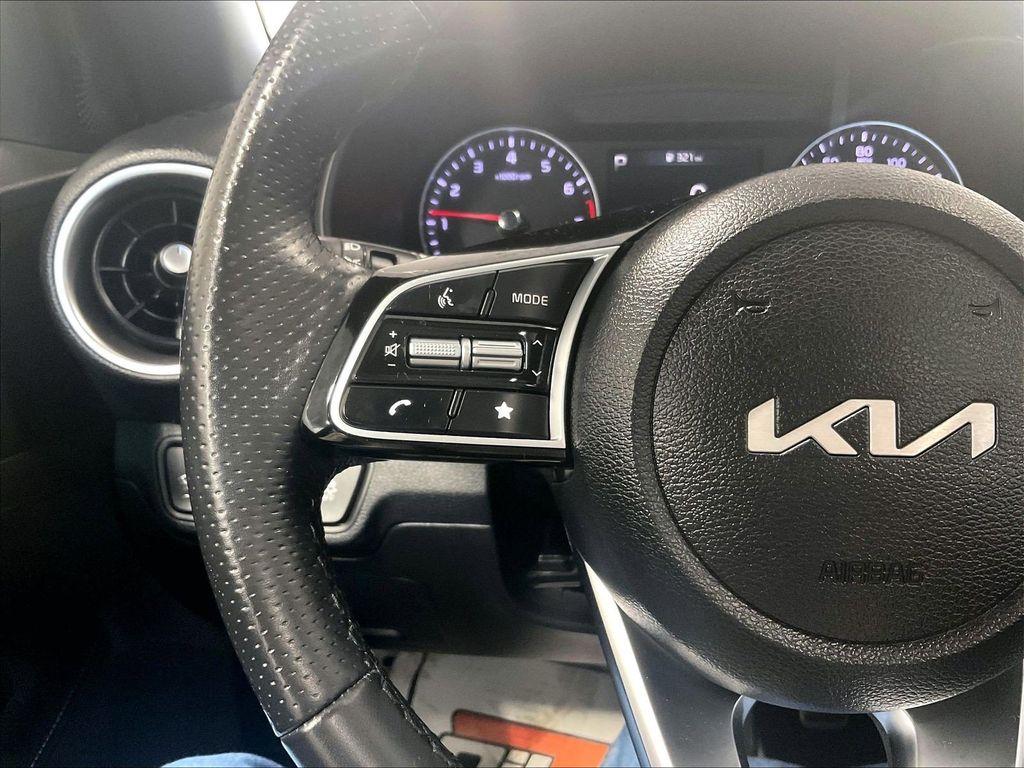2024 Kia Forte — photo 23