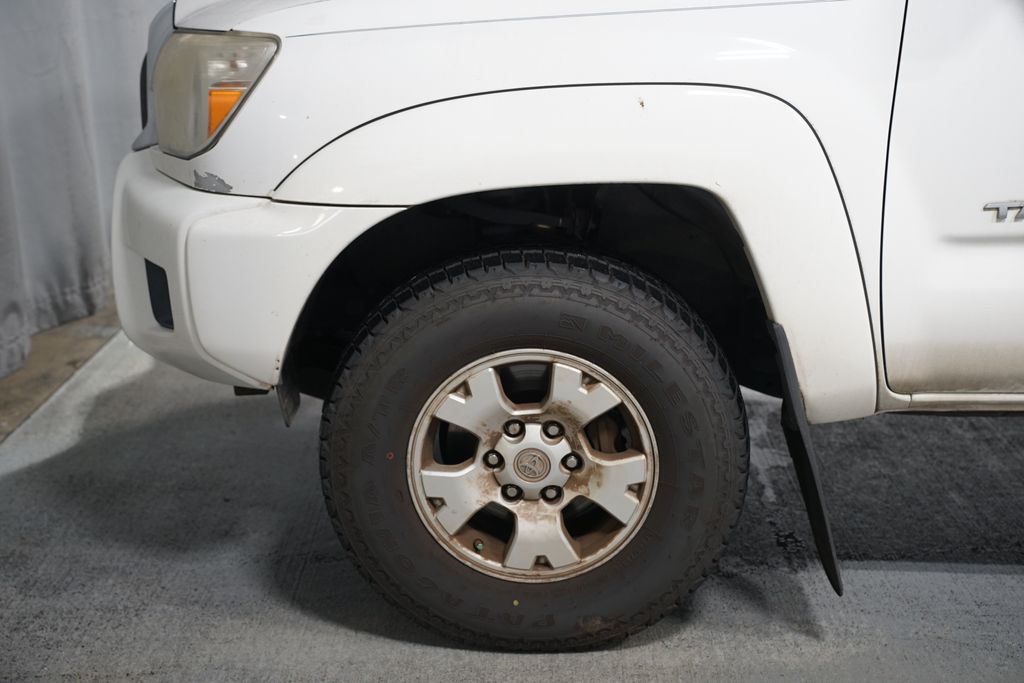Thumbnail: 2015 Toyota Tacoma - 5