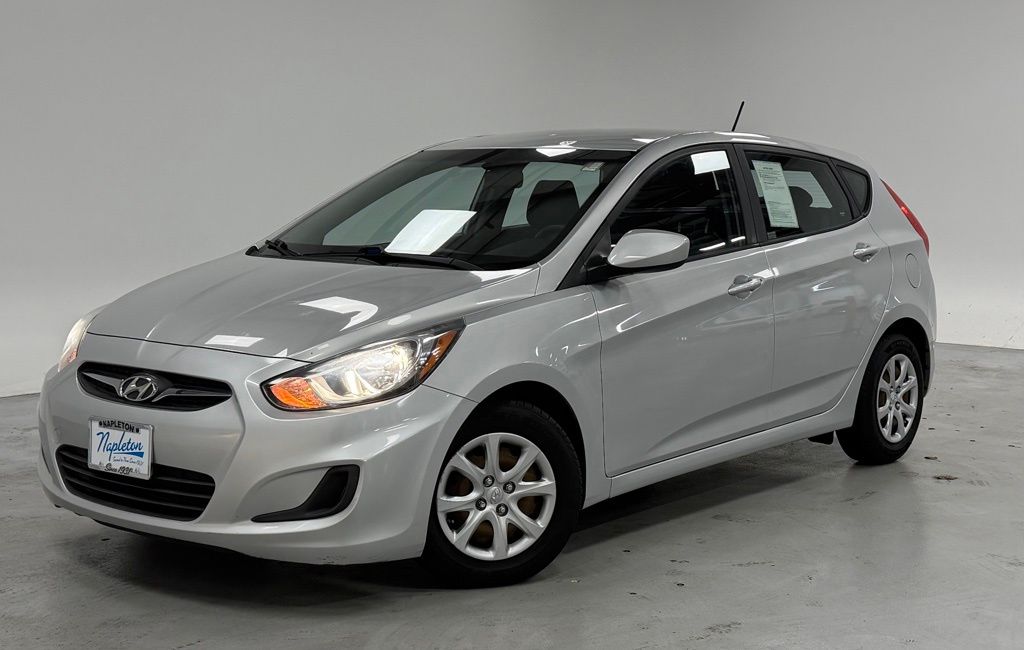 2014 Hyundai Accent GS 4-Door Hatchback FWD