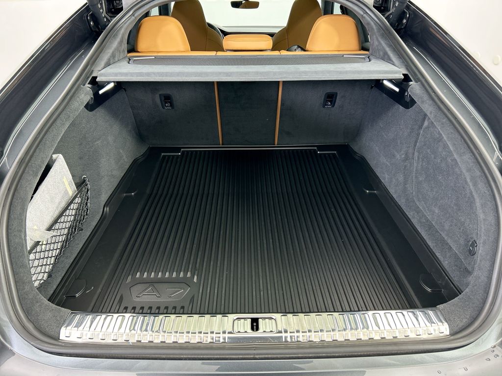 Thumbnail: 2025 Audi RS 7 - 27