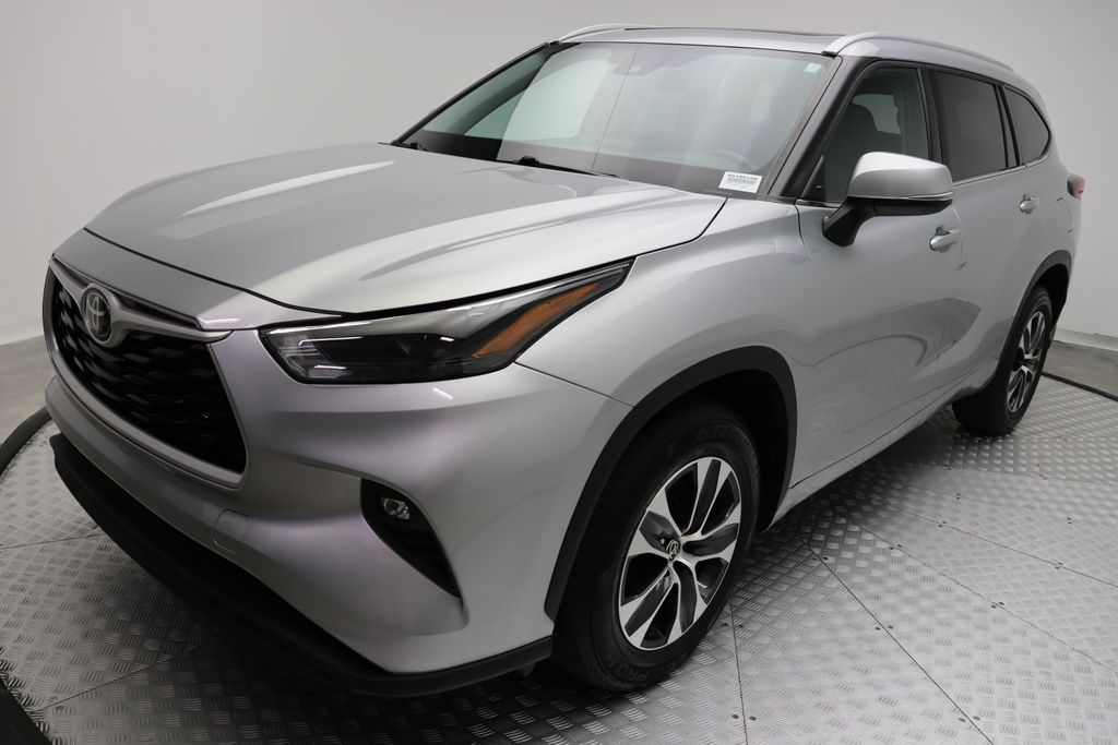 2022 Toyota Highlander XLE 2